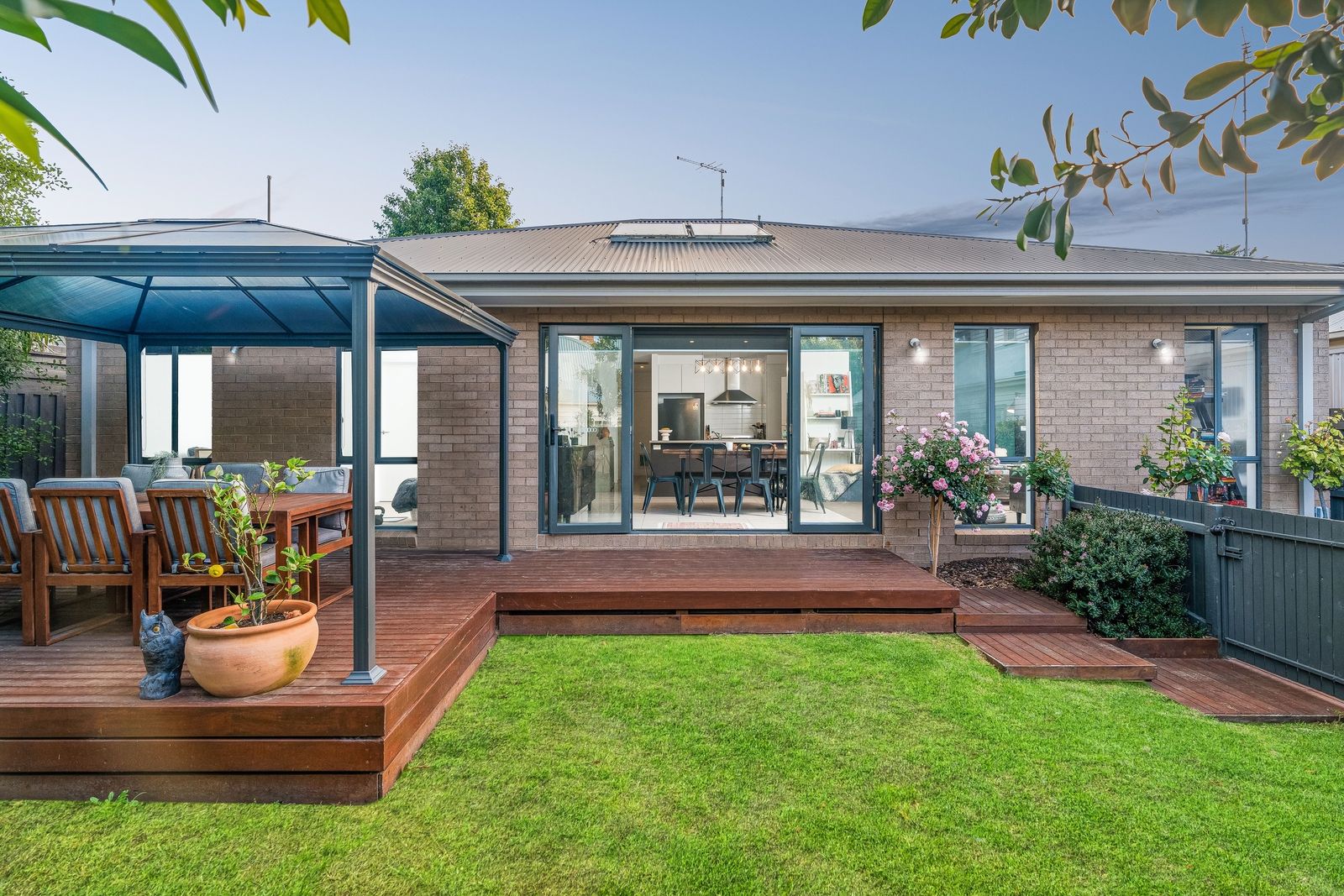 3 bedrooms Townhouse in 2/448 Ryrie Street EAST GEELONG VIC, 3219