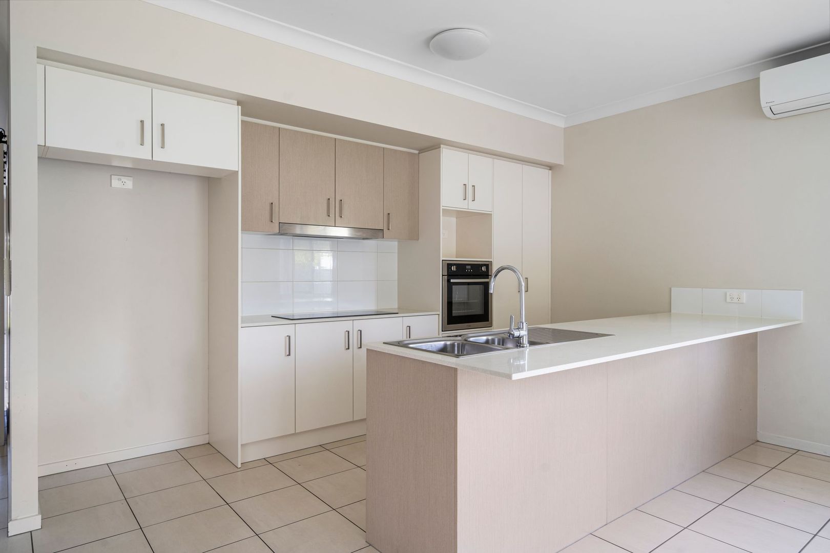 8 Radmila Court, Bellbird Park QLD 4300, Image 2