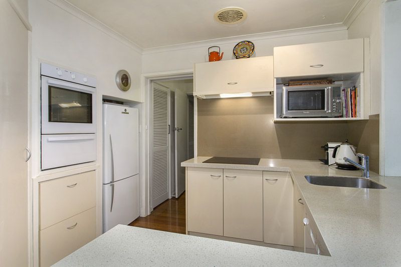 11 Trent Court, Notting Hill VIC 3168, Image 2
