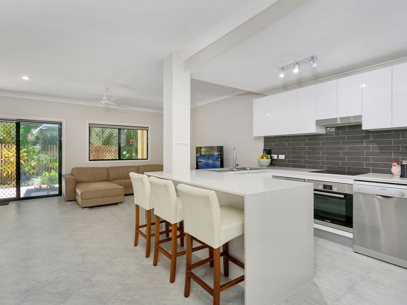 3/25 Amphora Street, Palm Cove QLD 4879, Image 2