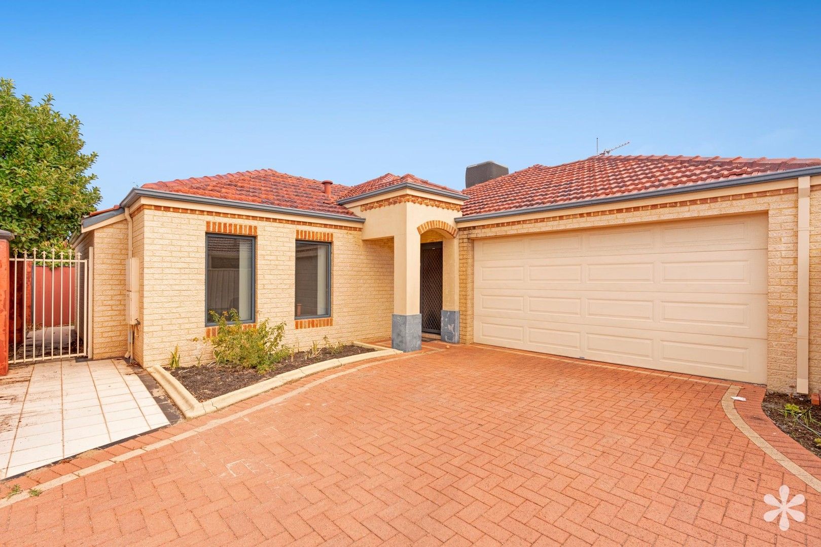 3 bedrooms House in 18a Sarah Close CANNING VALE WA, 6155