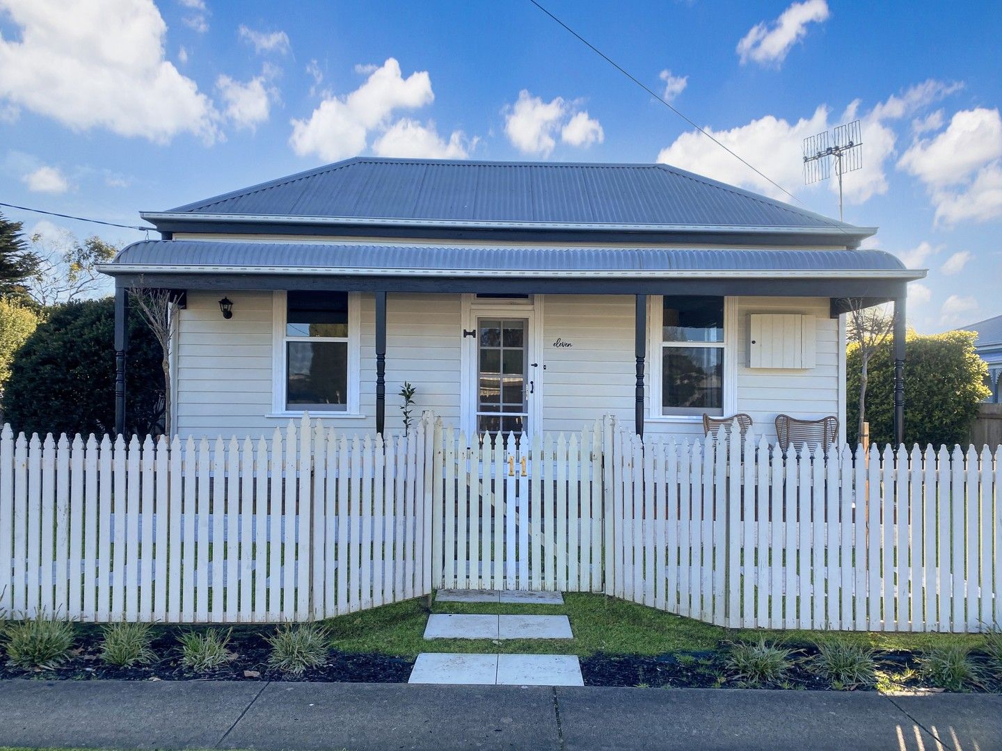 2 bedrooms House in 11 Commercial Place KOROIT VIC, 3282