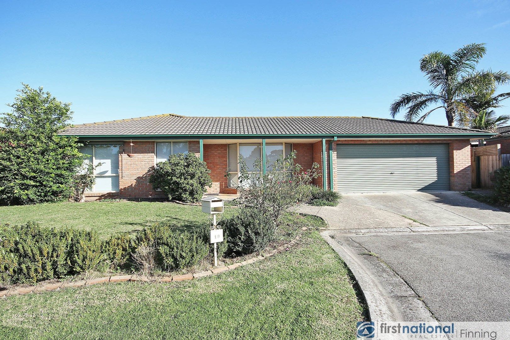 19 Greenmantle Close, Cranbourne West VIC 3977, Image 0