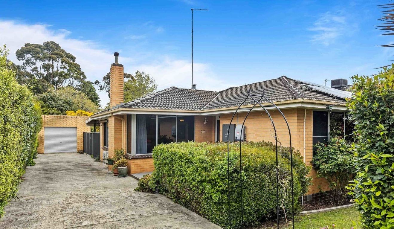 3 bedrooms House in 215 Learmonth Street BUNINYONG VIC, 3357