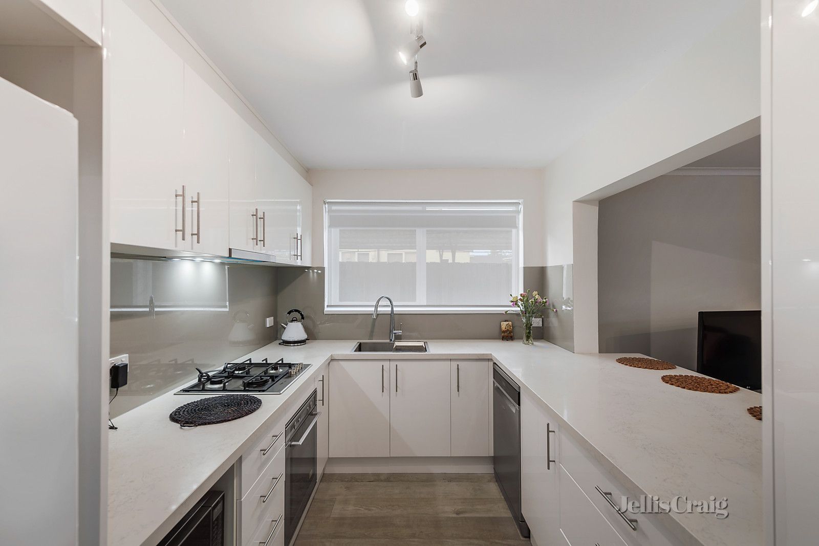 2/12 Dalny Road, Murrumbeena VIC 3163, Image 2