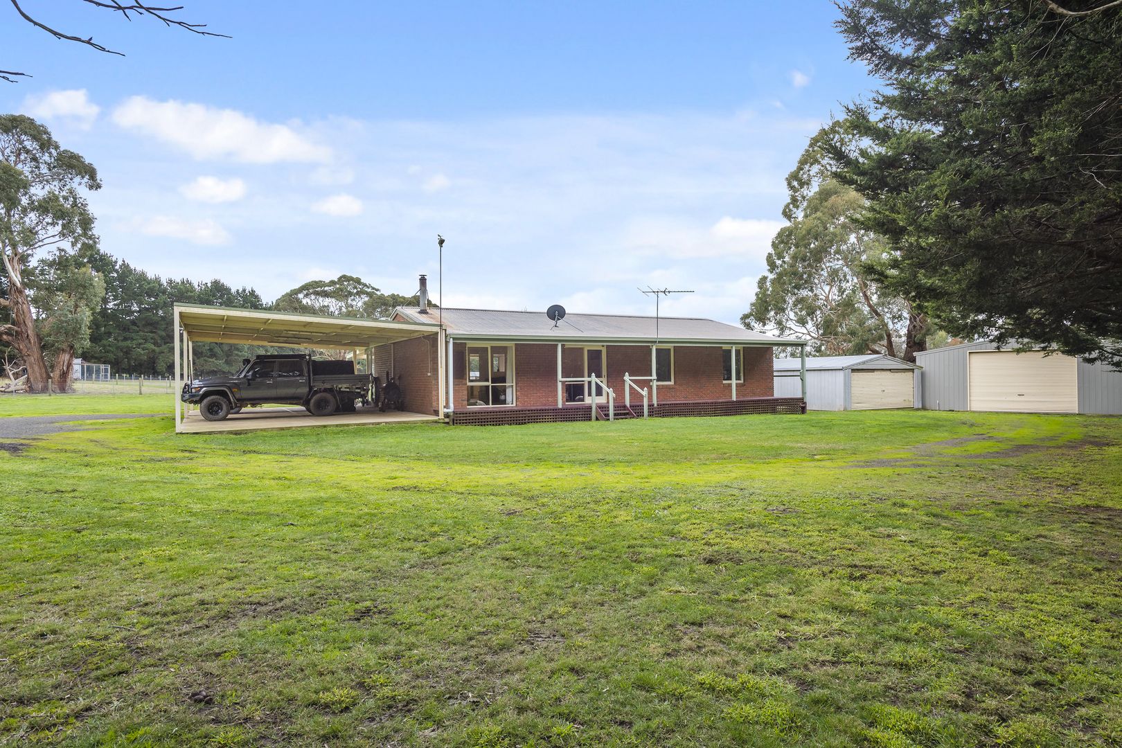 248 Knox Road, Romsey VIC 3434, Image 2