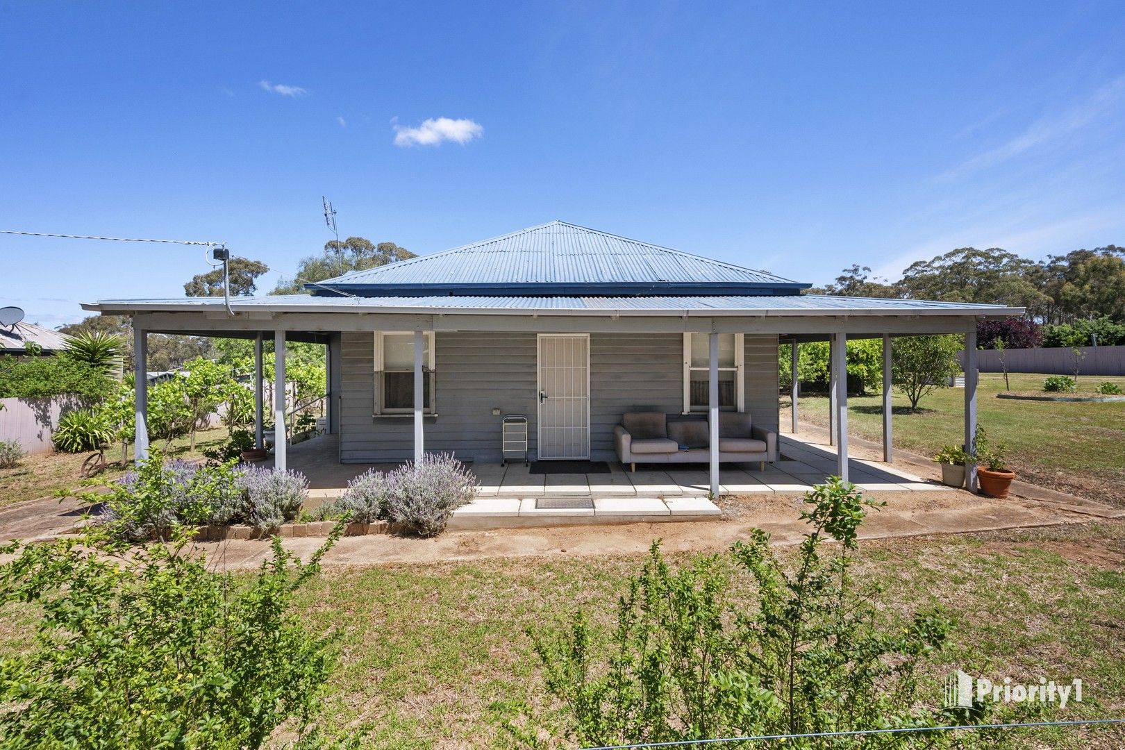 House in 6 Station Street, WEDDERBURN VIC, 3518