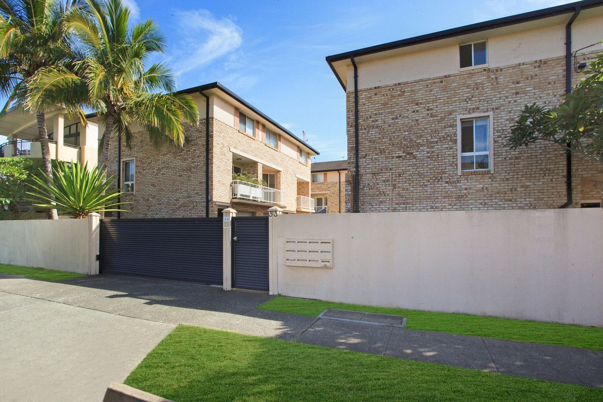 2 bedrooms Apartment / Unit / Flat in 2/33 Cronulla Avenue MERMAID BEACH QLD, 4218
