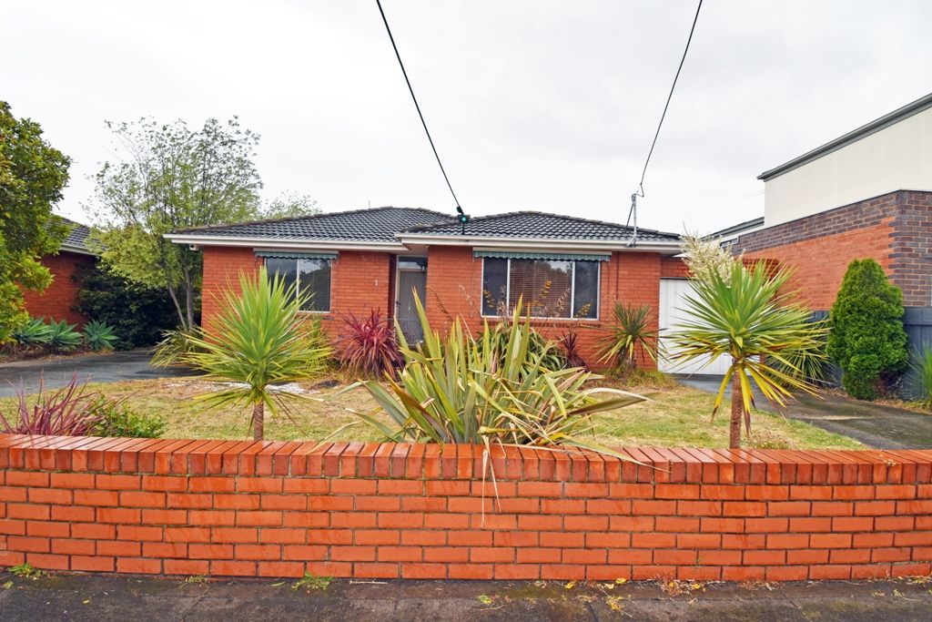 2 bedrooms Apartment / Unit / Flat in 1/17 Baker Street MOORABBIN VIC, 3189