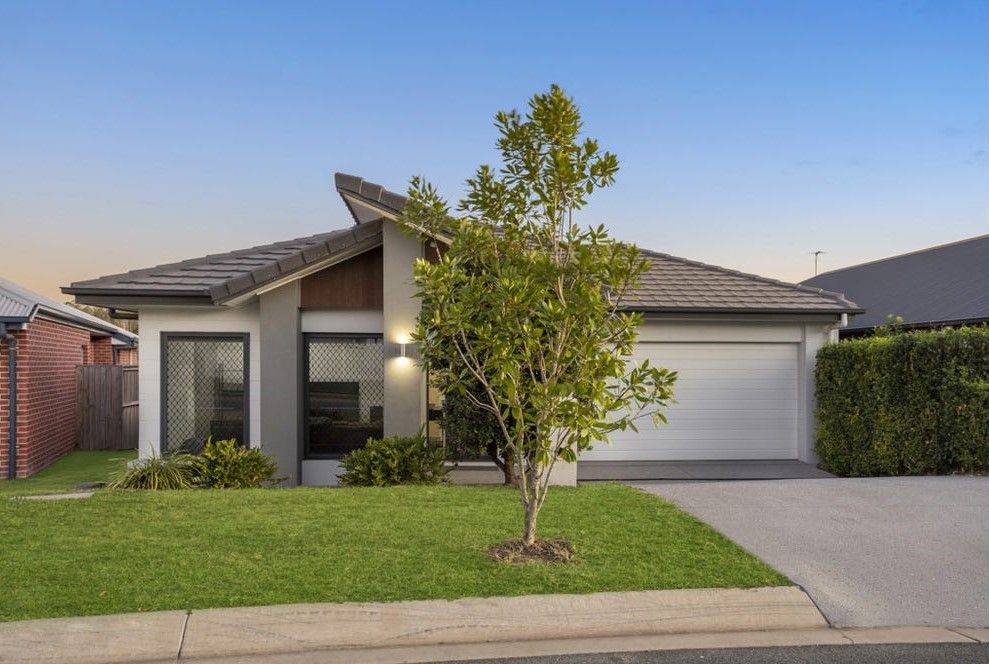 4 bedrooms House in 25 Scheyville Crescent SOUTH RIPLEY QLD, 4306