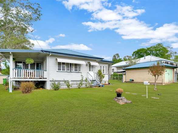 12 Barbour Street, Esk QLD 4312