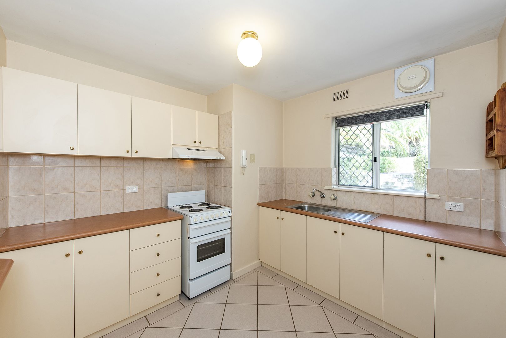 2/9 Gamble Place, Orelia WA 6167, Image 2