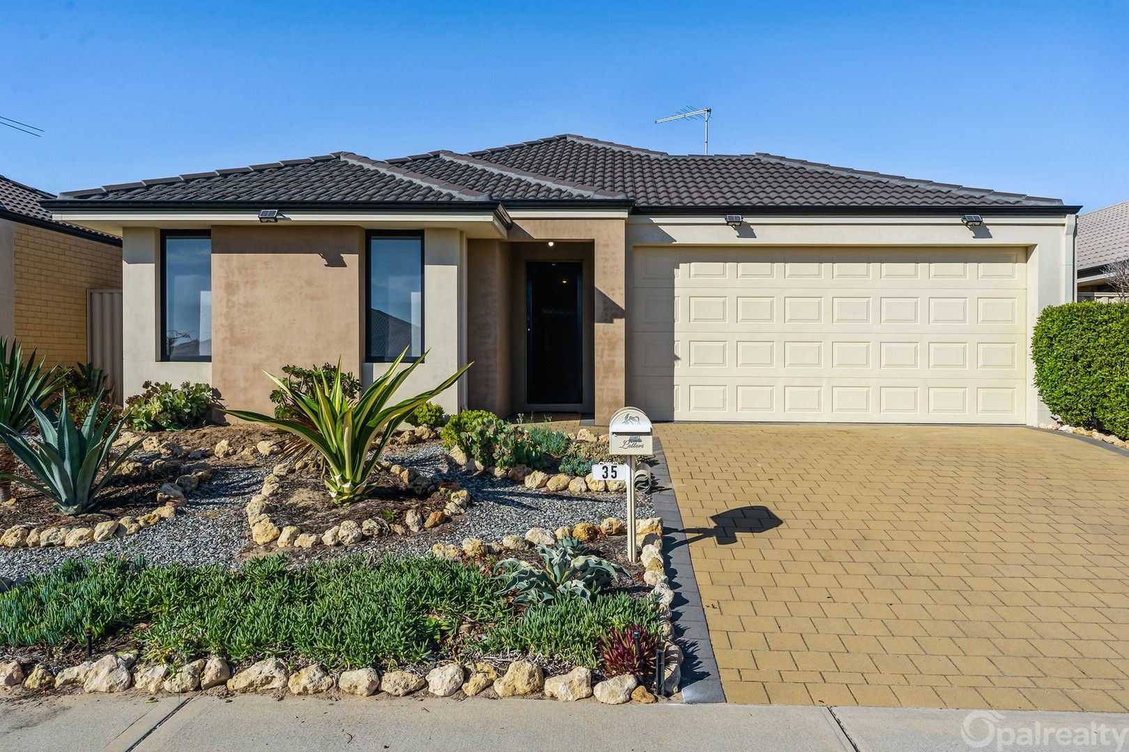 4 bedrooms House in 35 Geographe Bay Pass SECRET HARBOUR WA, 6173