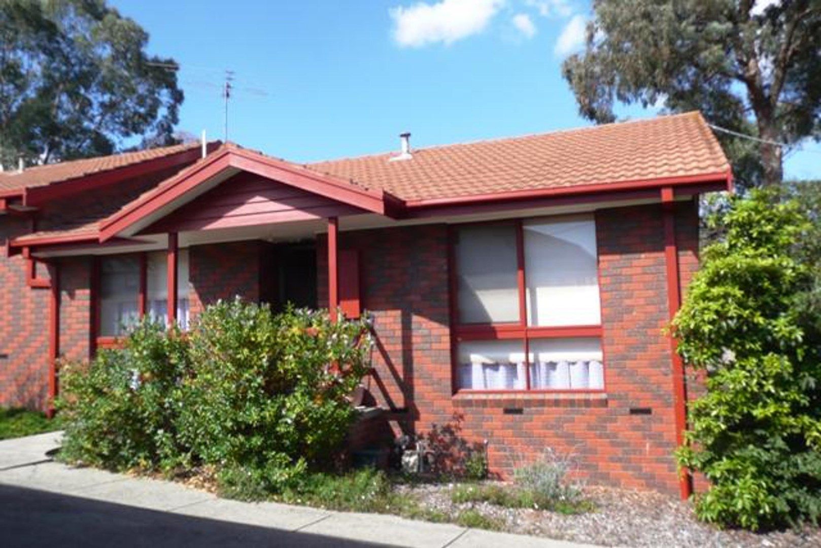 2 bedrooms Apartment / Unit / Flat in 1/18 Railway Road BRIAR HILL VIC, 3088