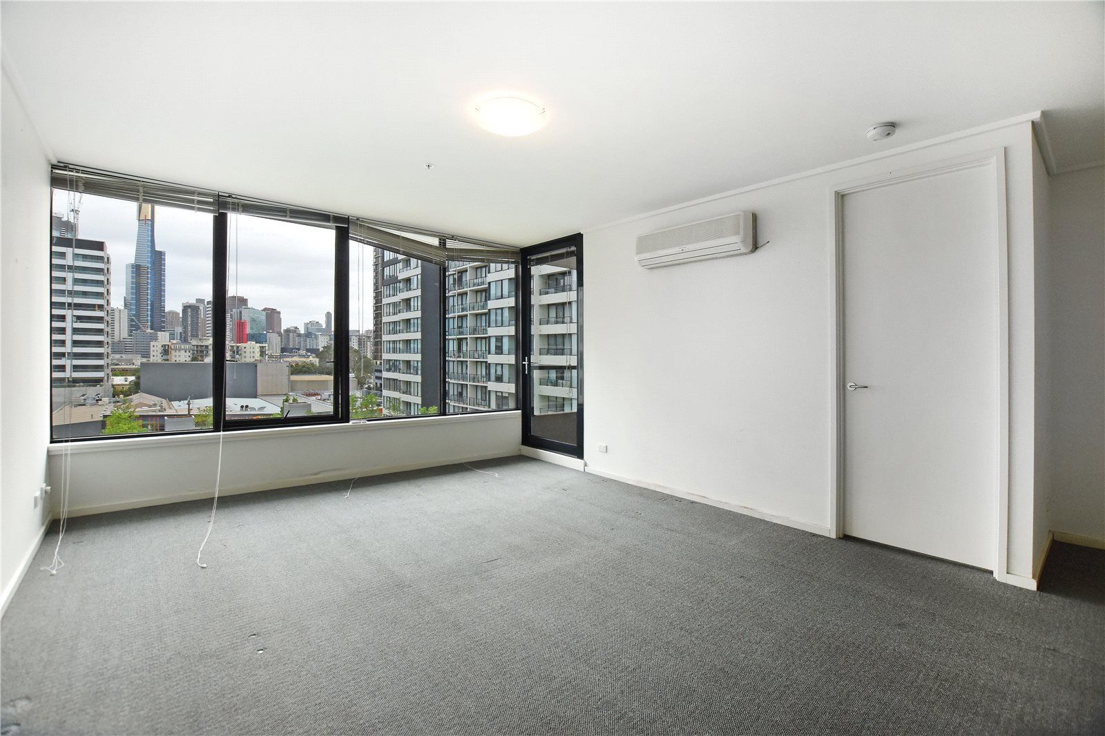 2 bedrooms Apartment / Unit / Flat in 601/28 Bank Street SOUTH MELBOURNE VIC, 3205