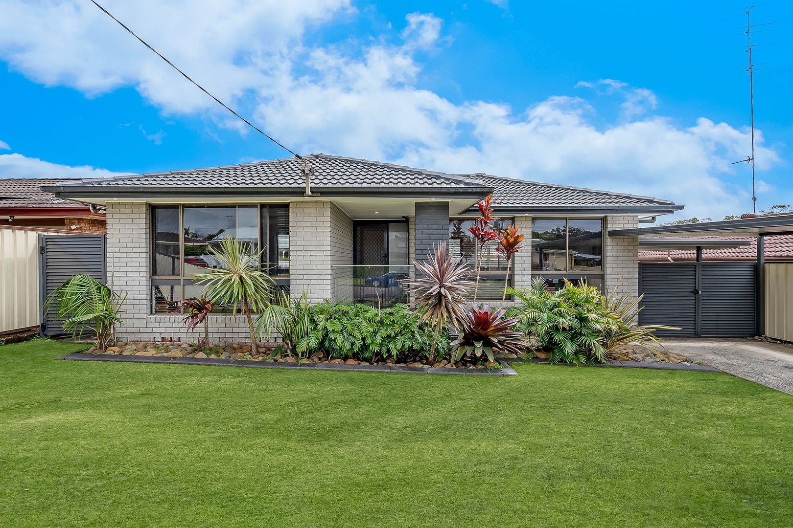 27 Charmhaven Avenue, Charmhaven NSW 2263, Image 0