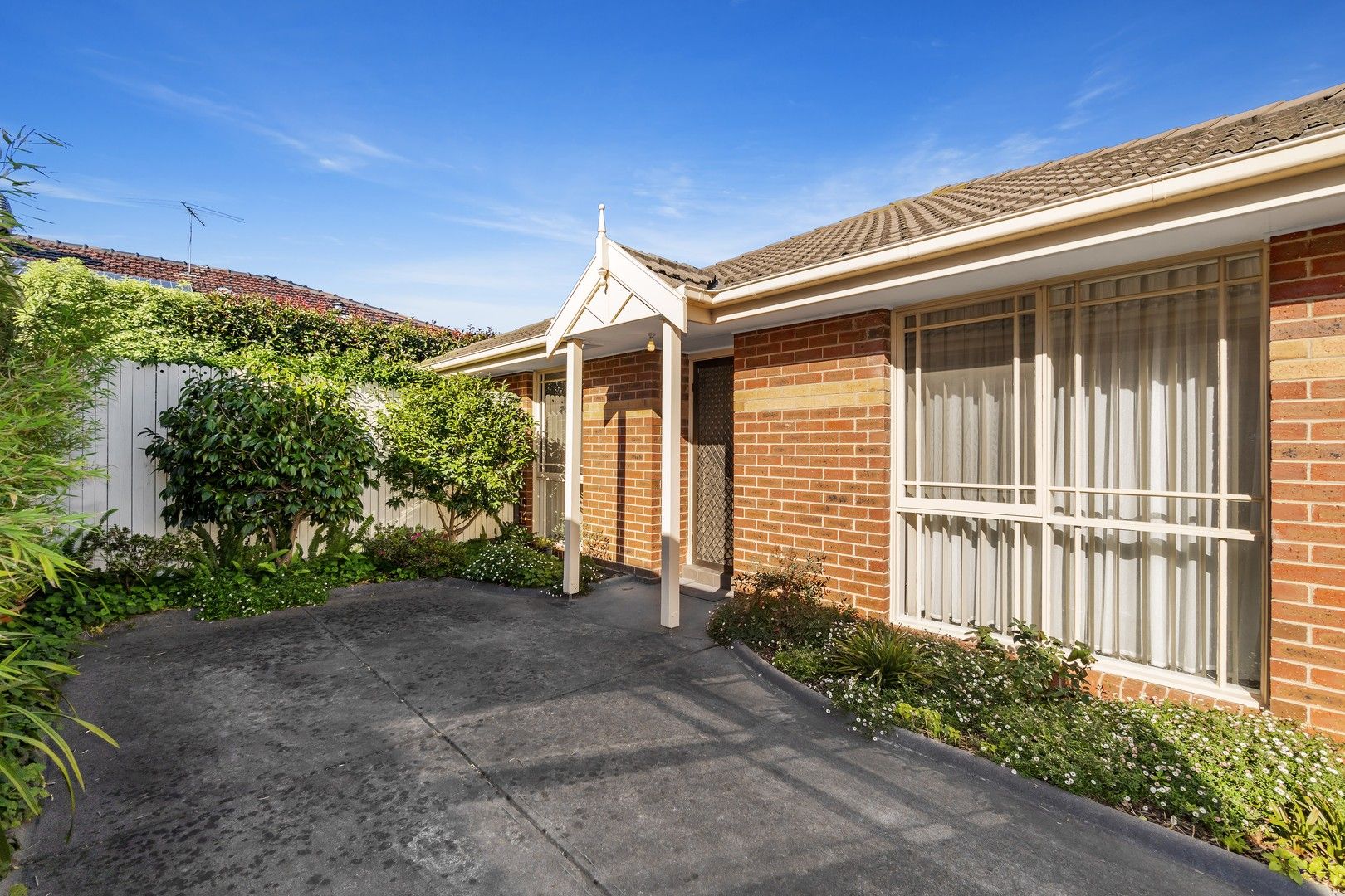 3 bedrooms Apartment / Unit / Flat in 2/17 Skye Street MACLEOD VIC, 3085