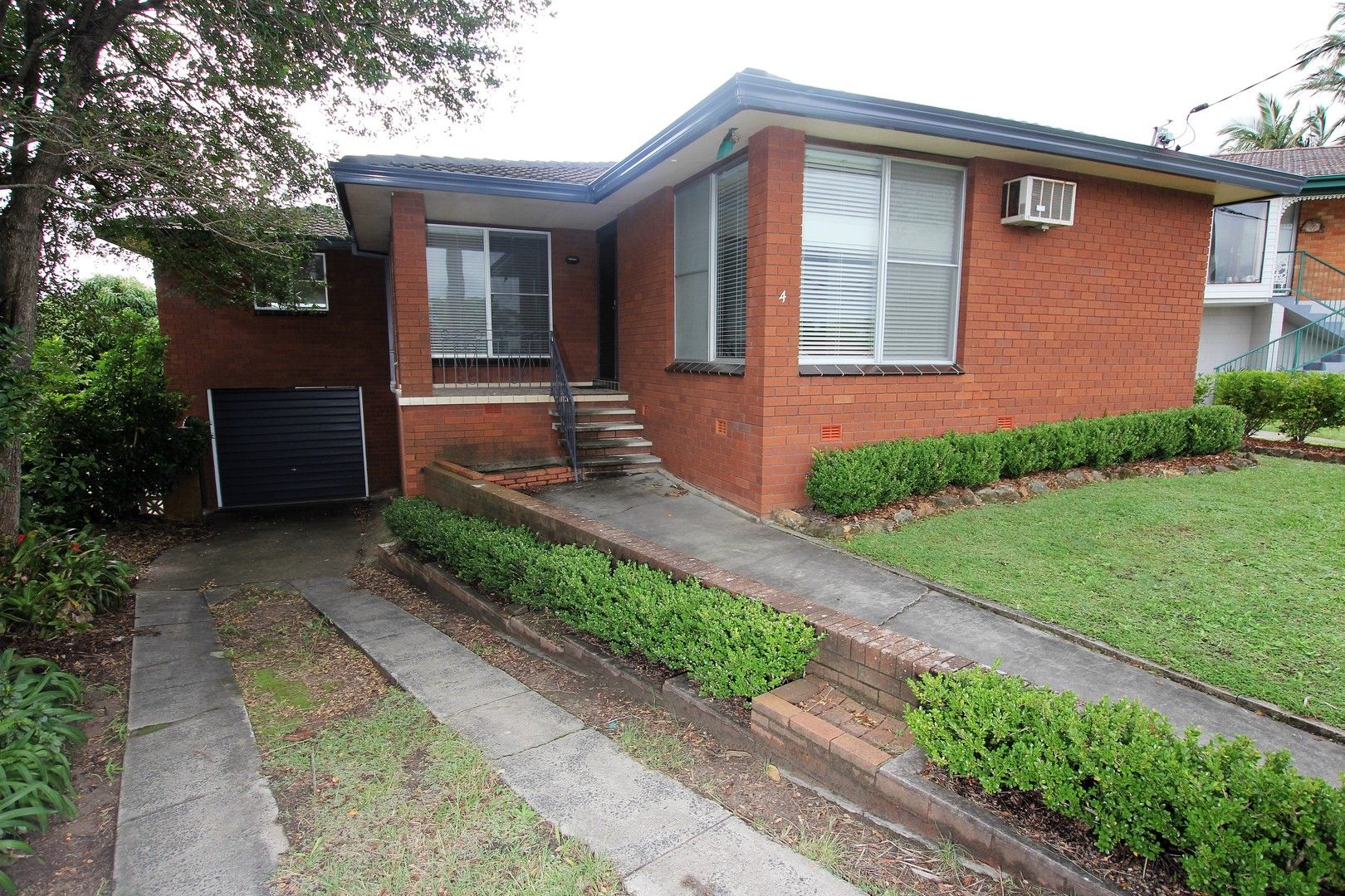 4 bedrooms House in 4 Berry Street GREEN POINT NSW, 2251
