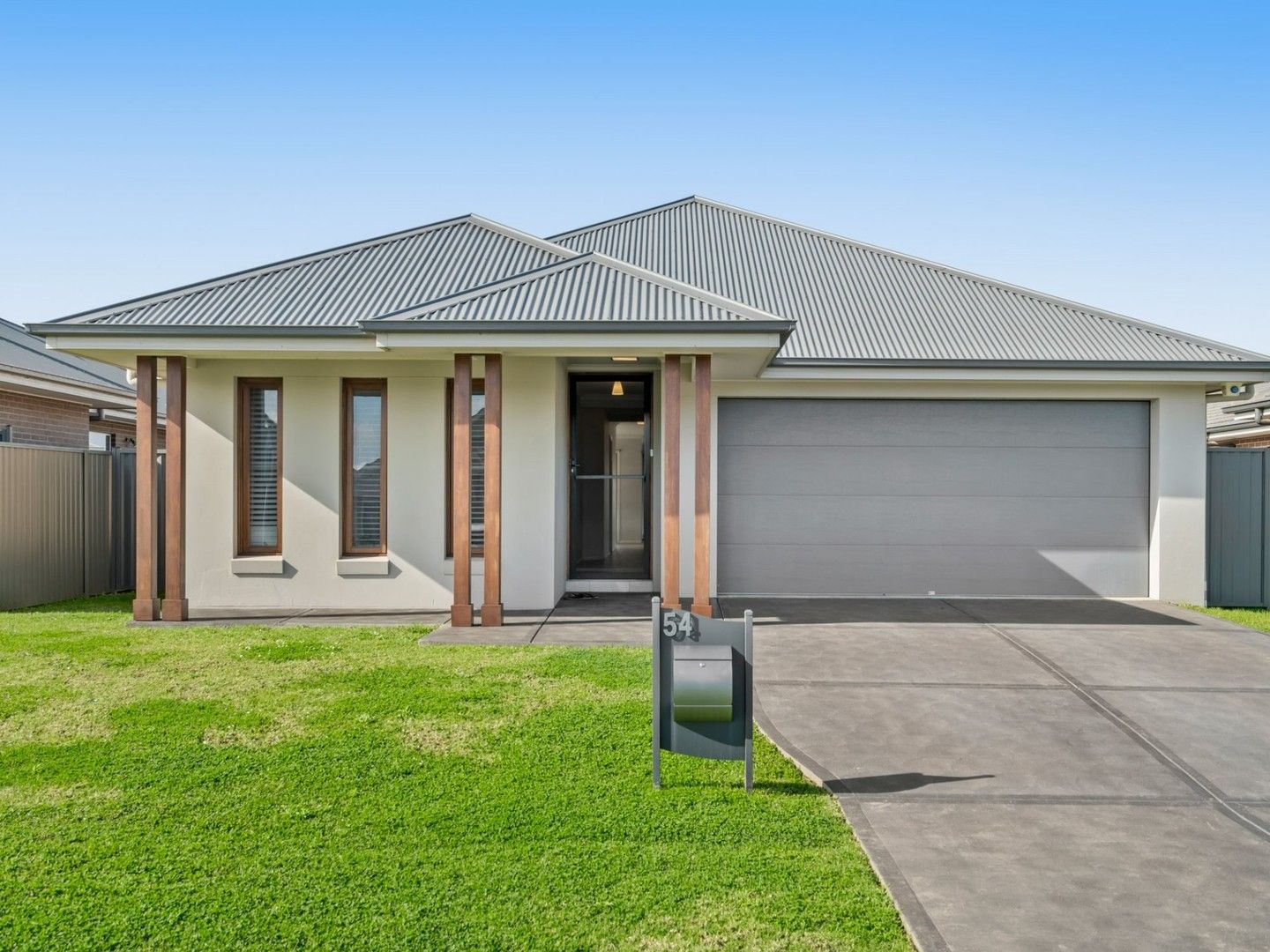 4 bedrooms House in 54 Sorrento Way HAMLYN TERRACE NSW, 2259