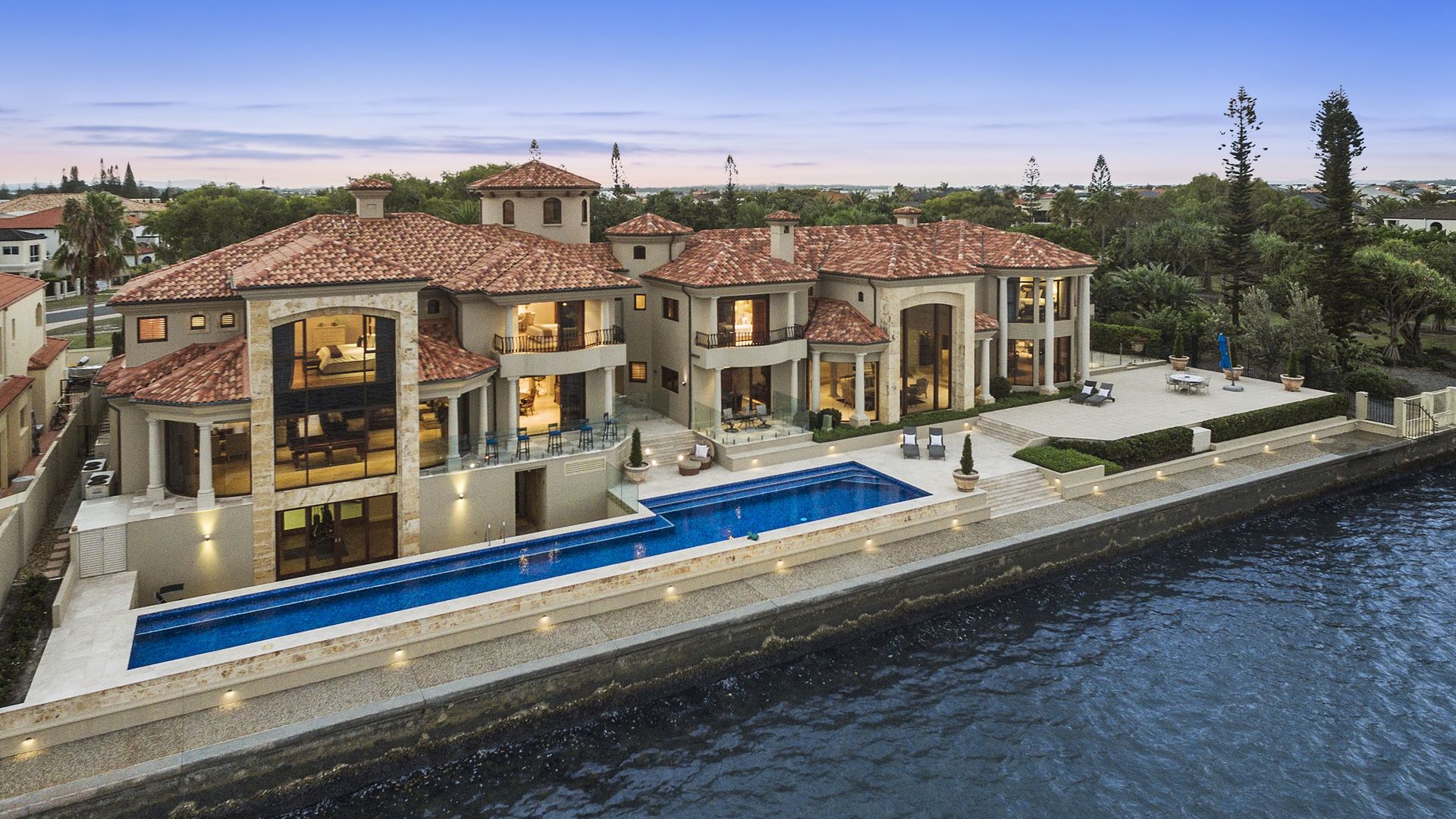 37 Sir Lancelot Close, Sovereign Islands QLD 4216 House For Sale