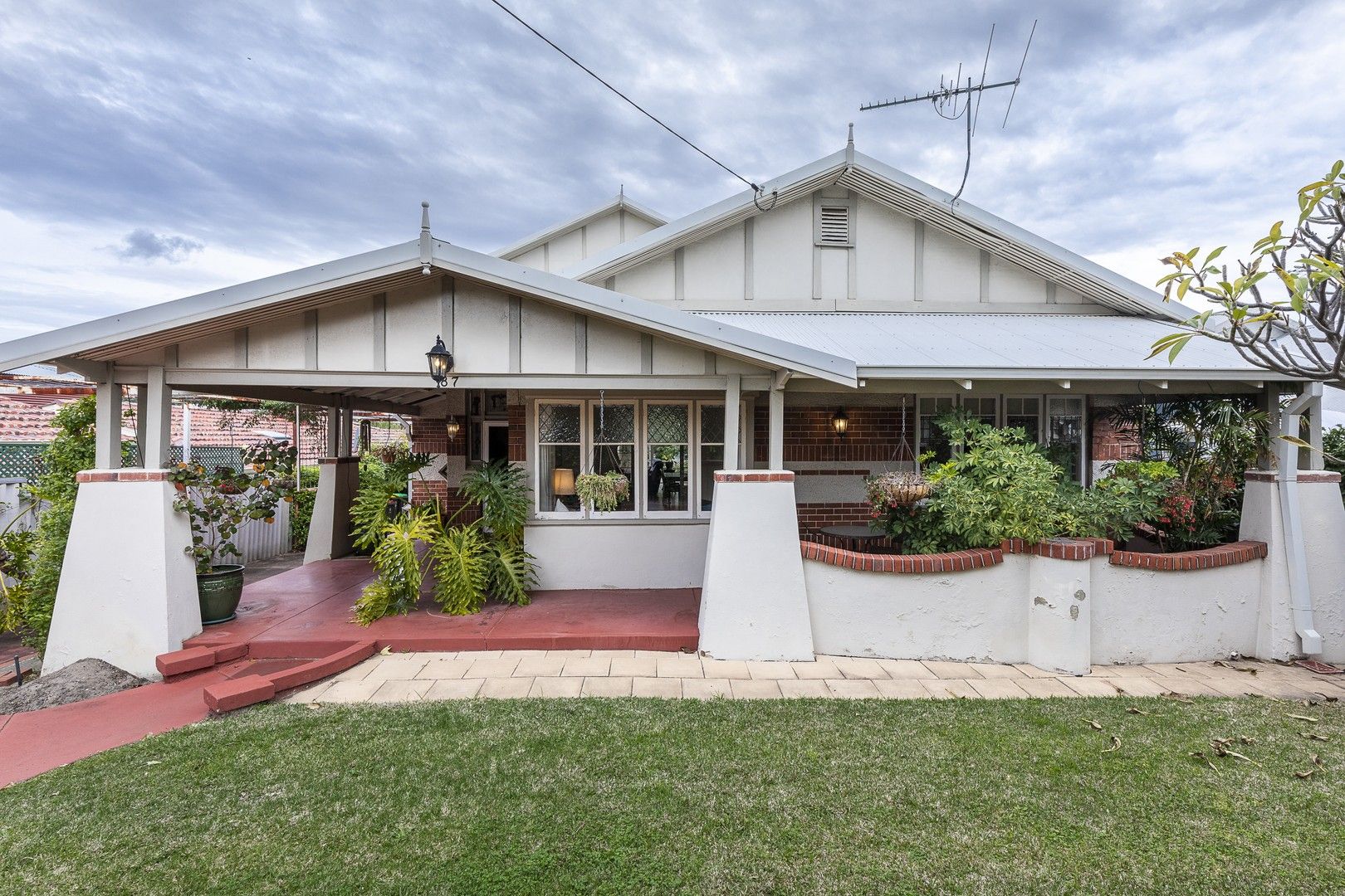 4 bedrooms House in 87 Anzac Road MOUNT HAWTHORN WA, 6016