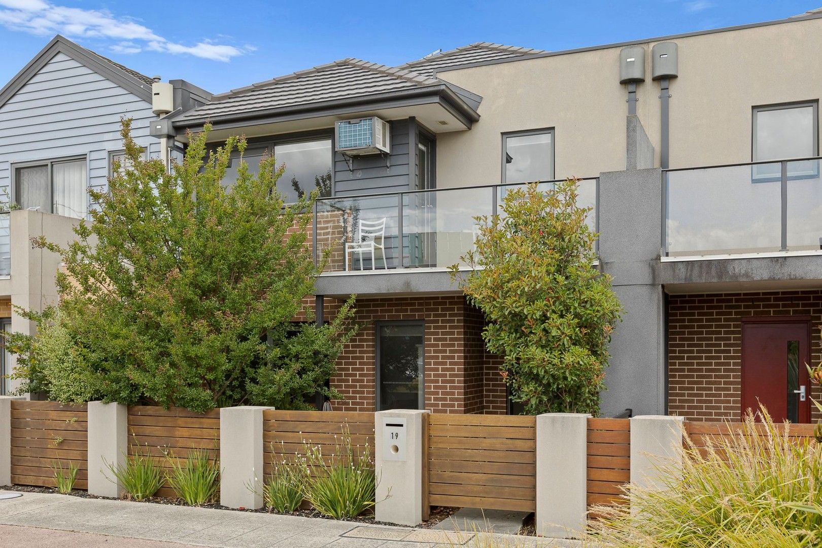 3 bedrooms Townhouse in 19 Gertrude Lane PAKENHAM VIC, 3810