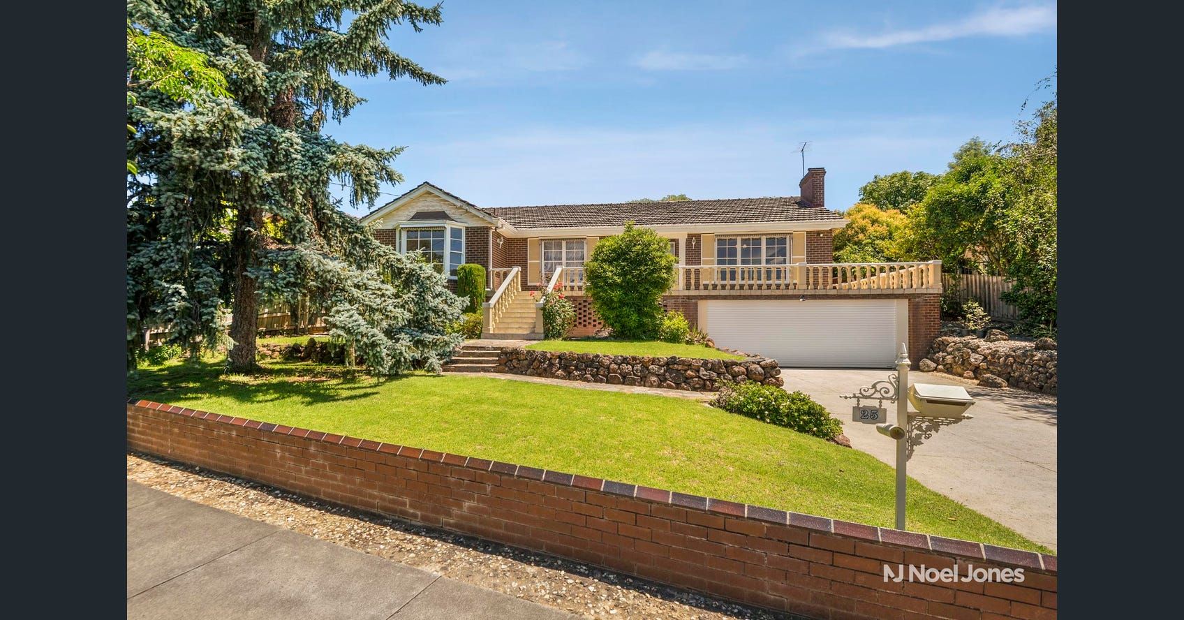 4 bedrooms House in 25-27 Helston Street BALWYN NORTH VIC, 3104