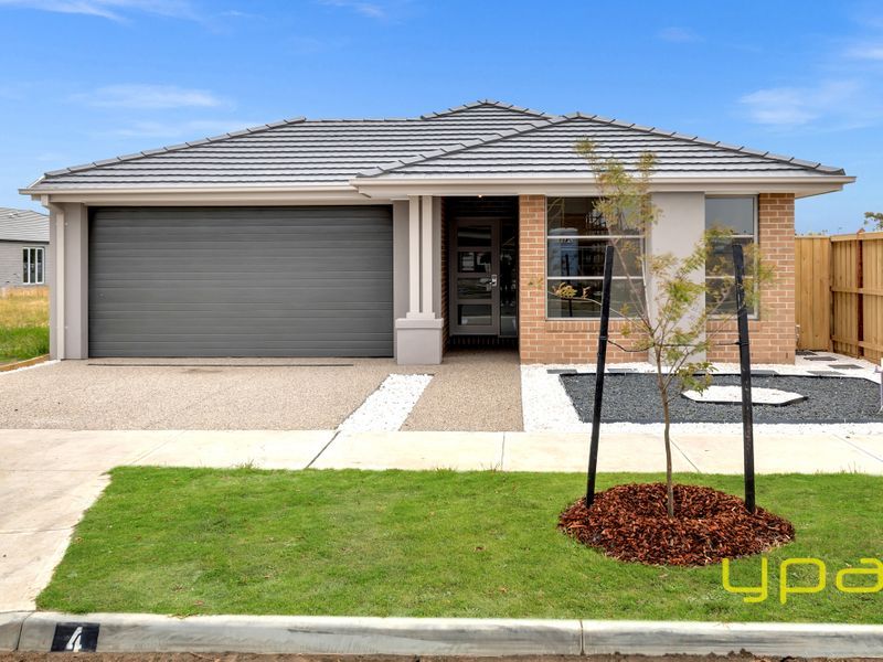 4 Luster Circuit, Cranbourne South VIC 3977