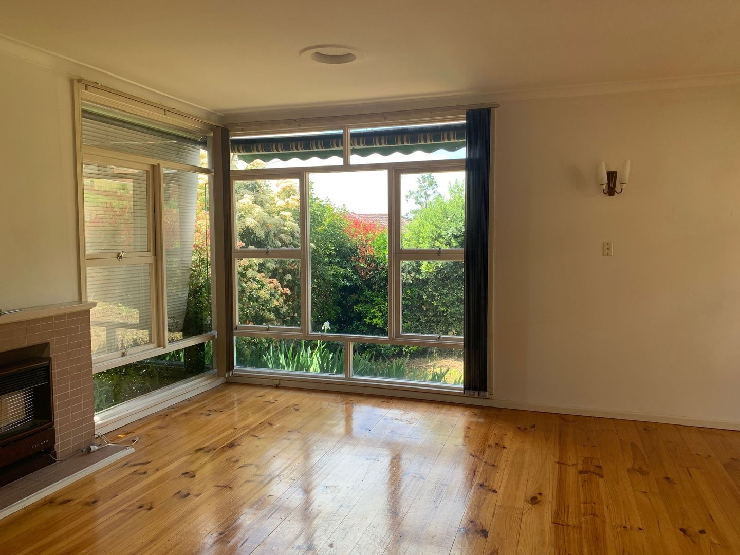 589 Whinray Crescent, East Albury Property History & Address Research