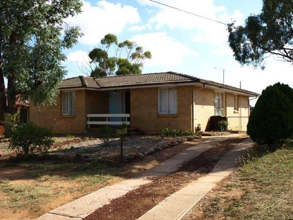 24 Caoura Crescent, Goulburn NSW 2580