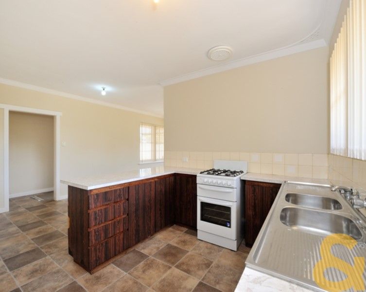 17 Mulligan Way, Orelia WA 6167, Image 2