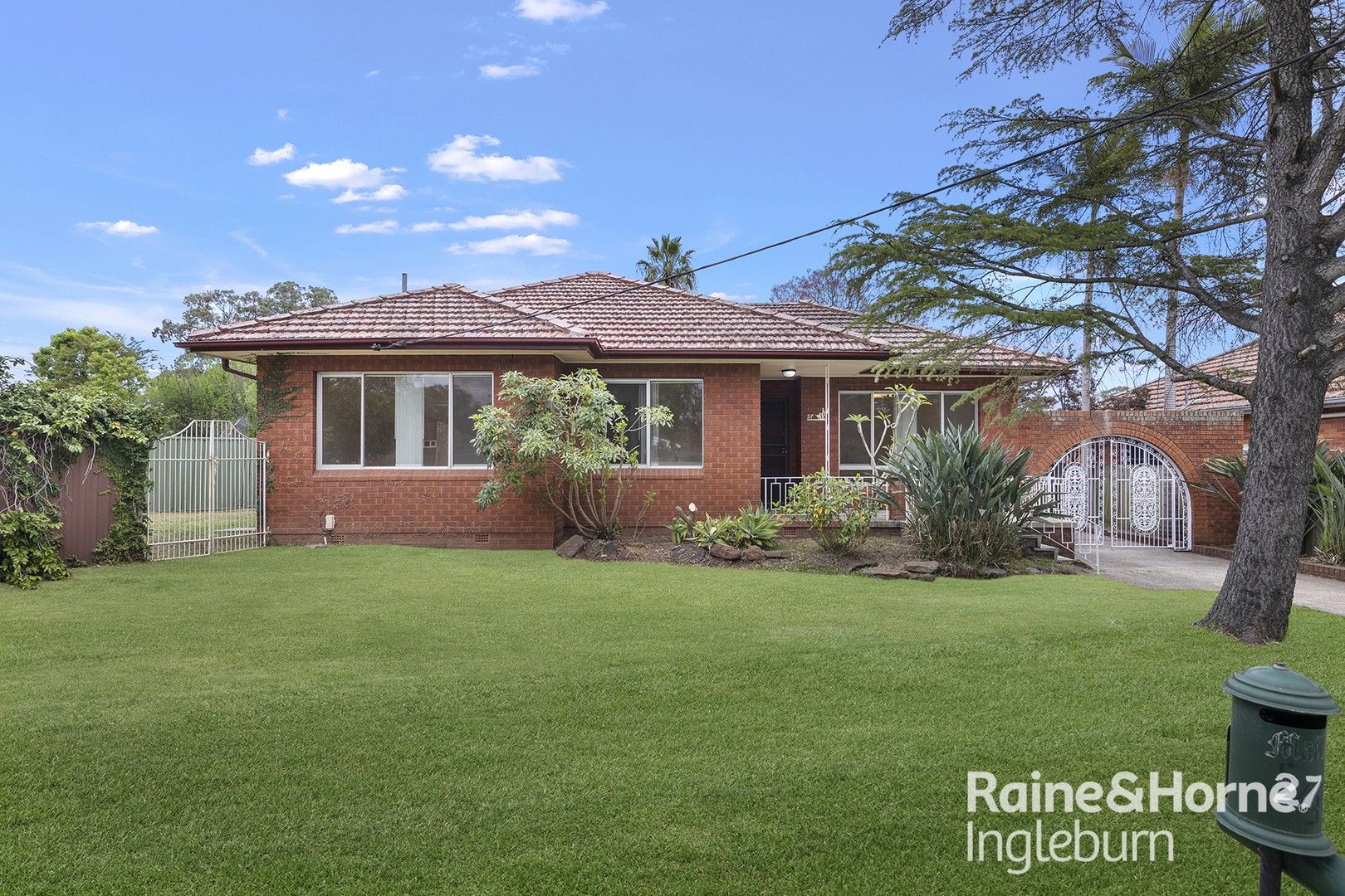 House in 27 Gordon avenue, INGLEBURN NSW, 2565