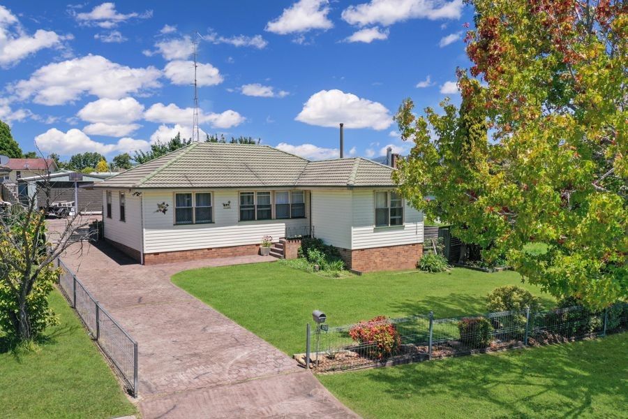 129 Naas Street, Tenterfield NSW 2372, Image 0