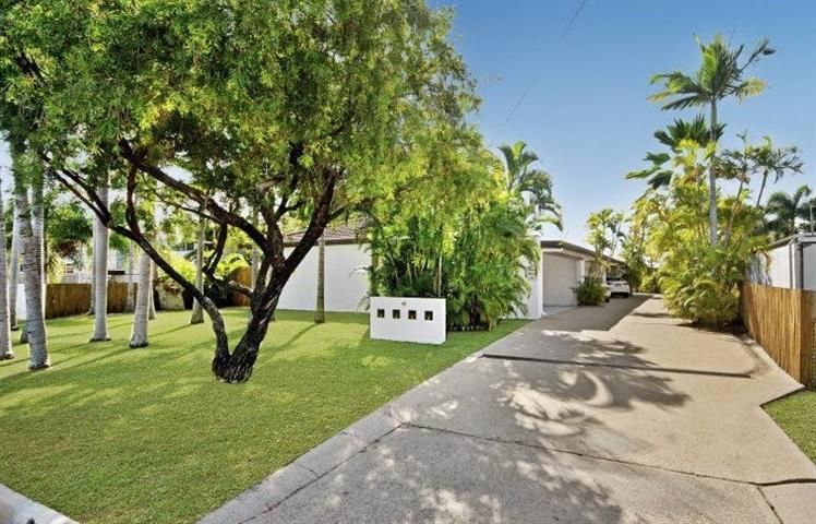 2 bedrooms Apartment / Unit / Flat in 2/16 Carmody Street HERMIT PARK QLD, 4812