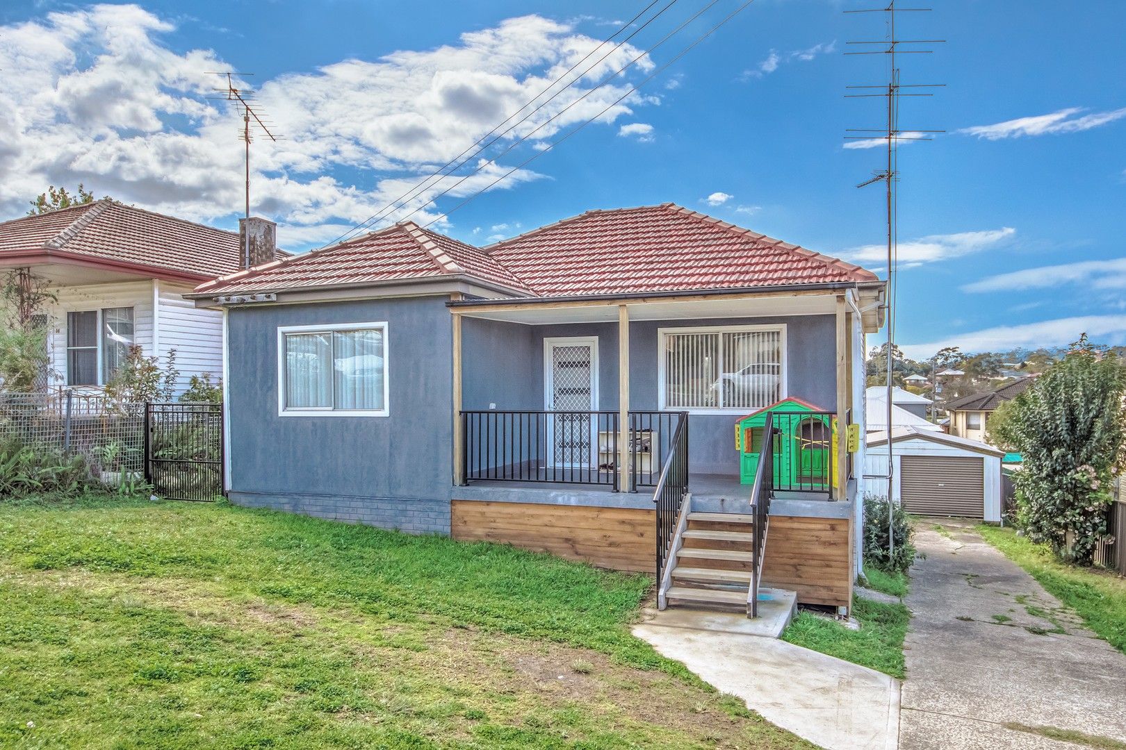 2 bedrooms House in 12 Bellevue Road FIGTREE NSW, 2525