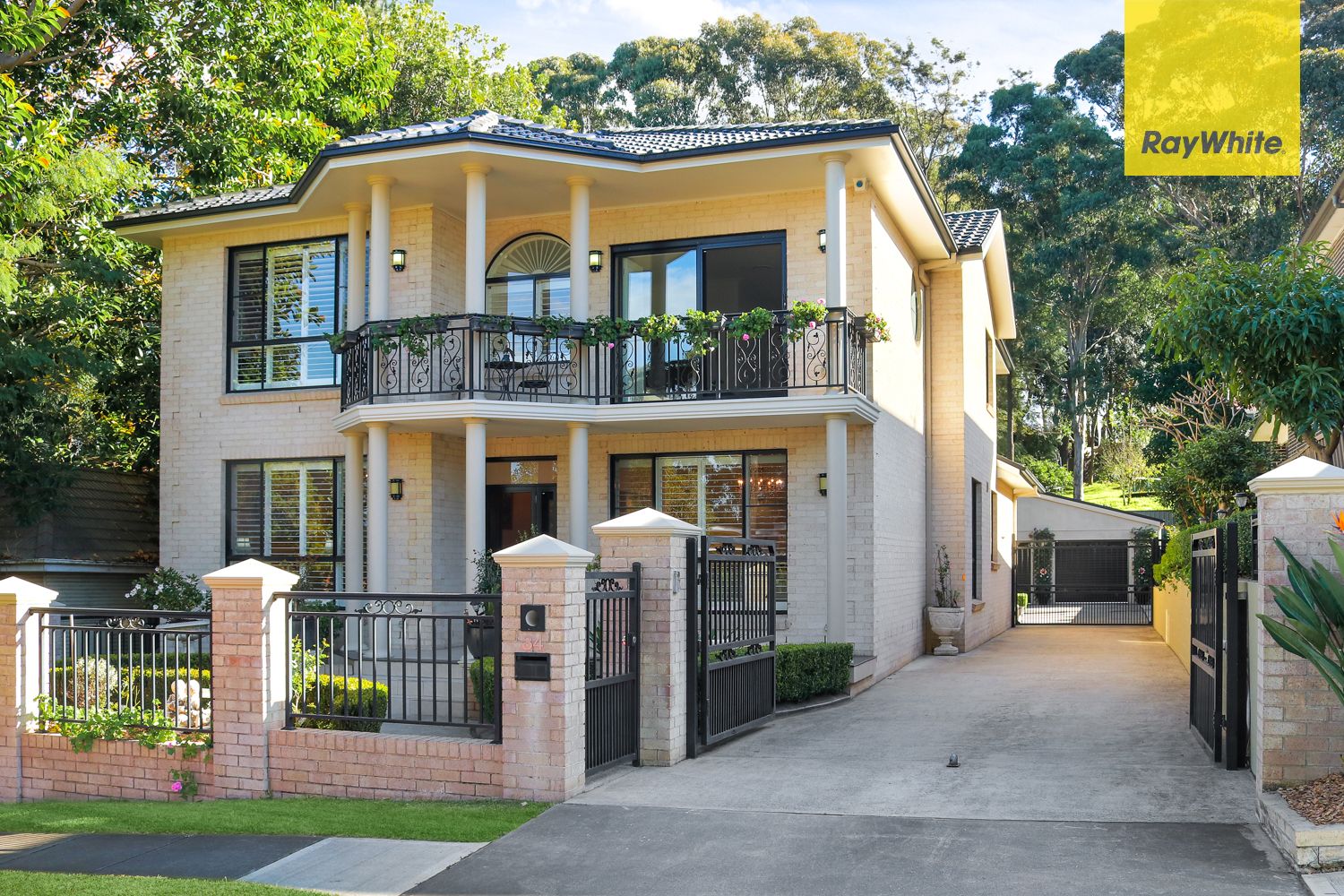 6 bedrooms House in 34 Binalong Road PENDLE HILL NSW, 2145