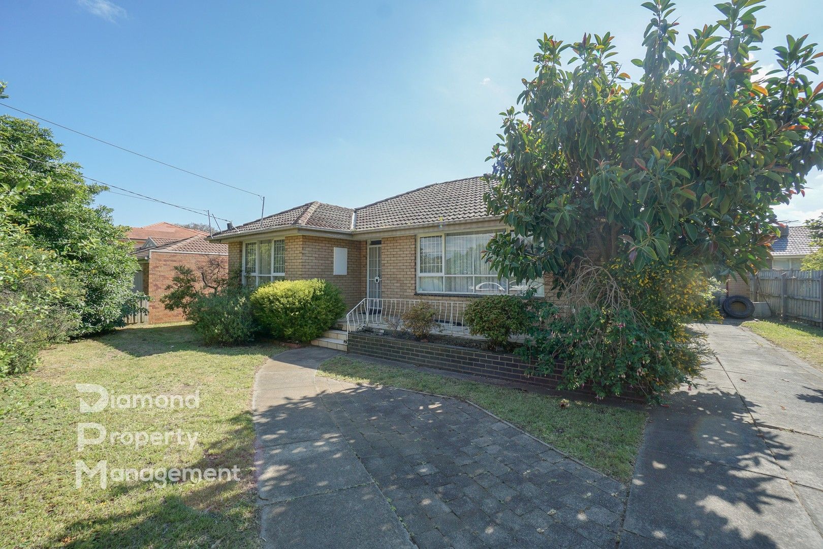 3 bedrooms House in 99 Watsons Road GLEN WAVERLEY VIC, 3150