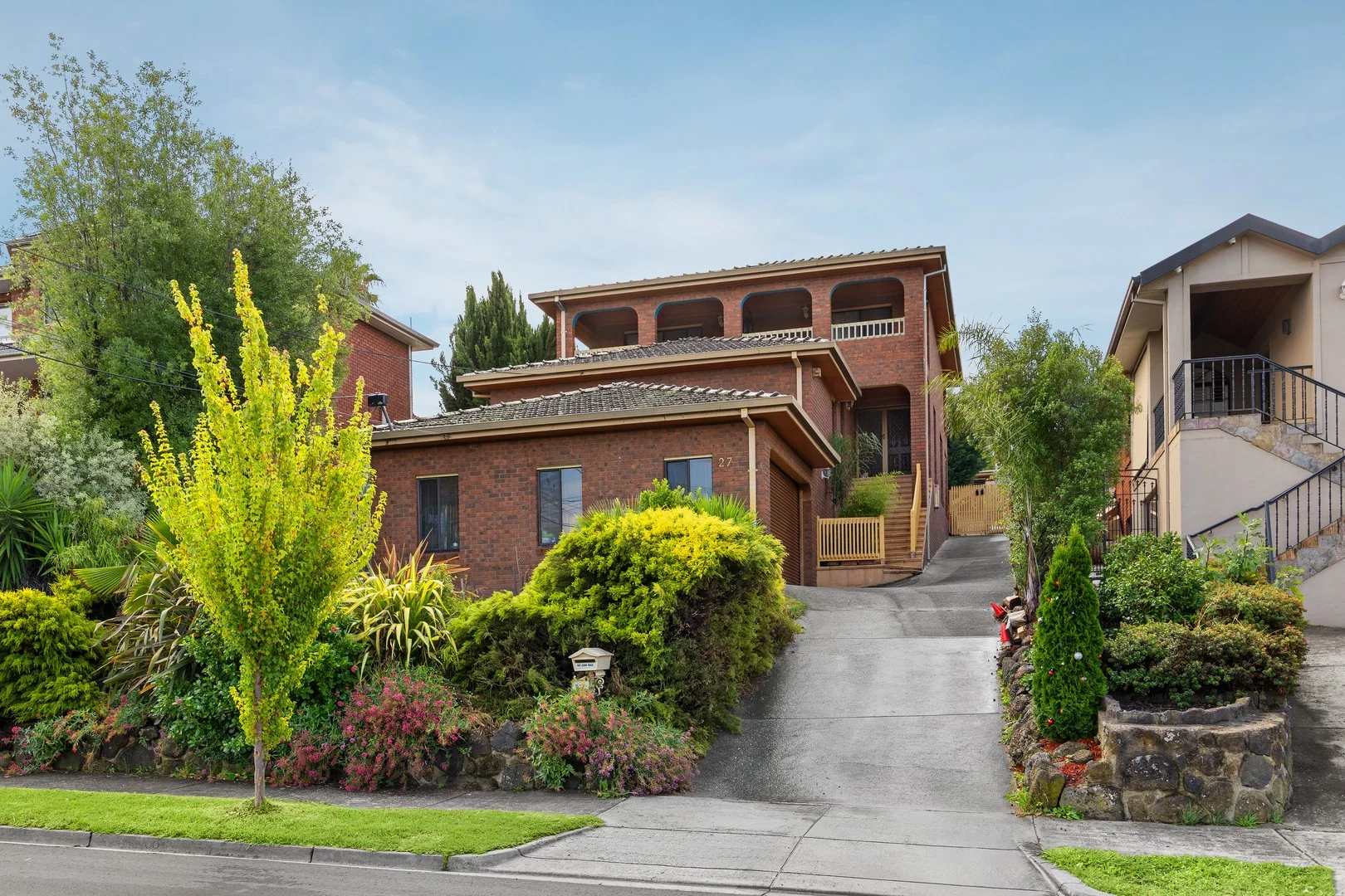 Primary image of 27 Highview Crescent, Macleod VIC 3085