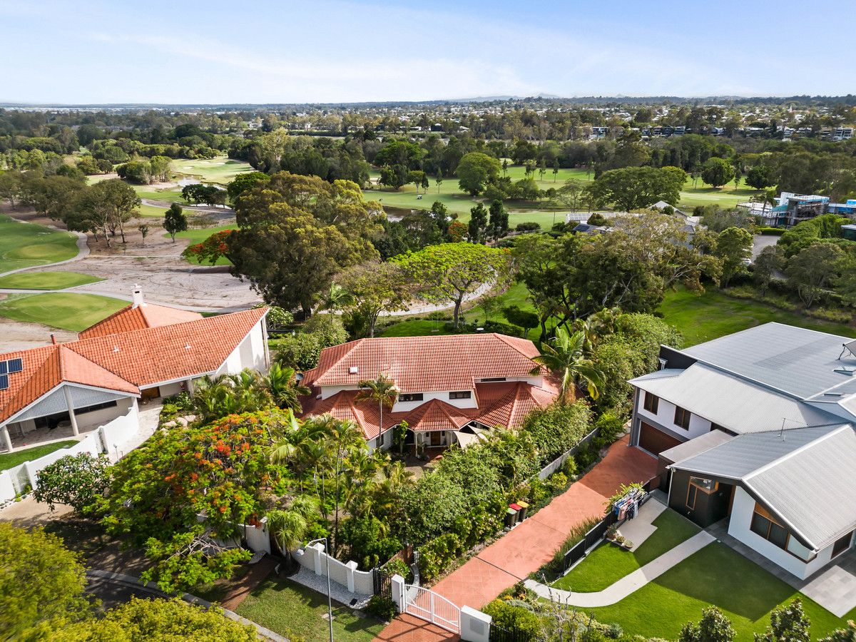 5 bedrooms House in 4 Carnoustie Court INDOOROOPILLY QLD, 4068