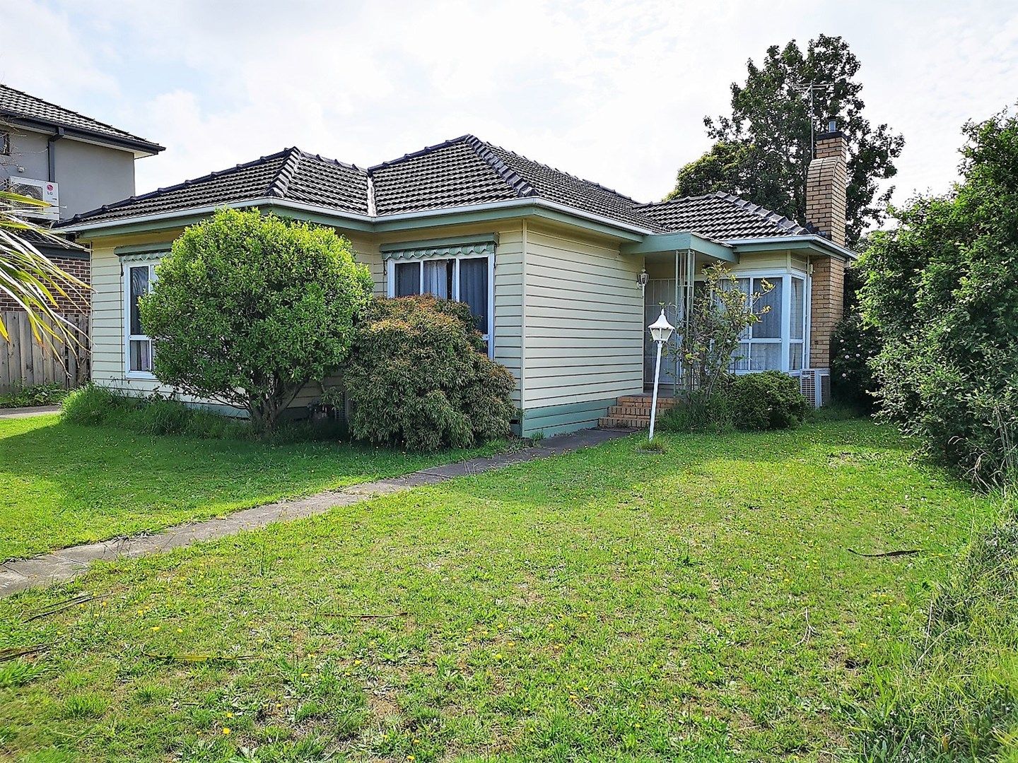 4 bedrooms House in 2 Vivian Court OAKLEIGH SOUTH VIC, 3167