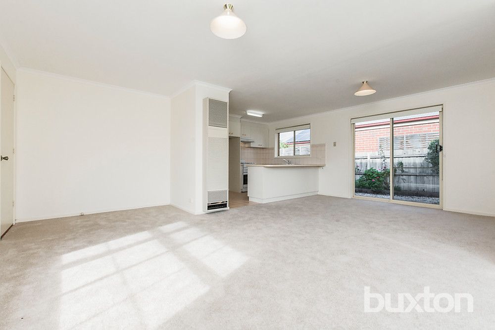 4/1 Ingrid Court, Herne Hill VIC 3218, Image 2