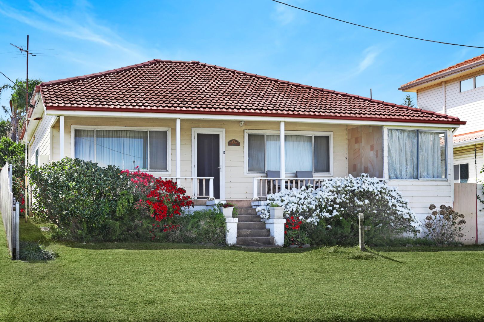 8 Woodland Avenue, Thirroul NSW 2515, Image 1