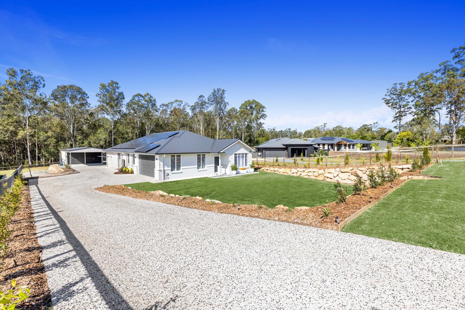 4 bedrooms House in 37 Twin Oaks Court WOODFORD QLD, 4514