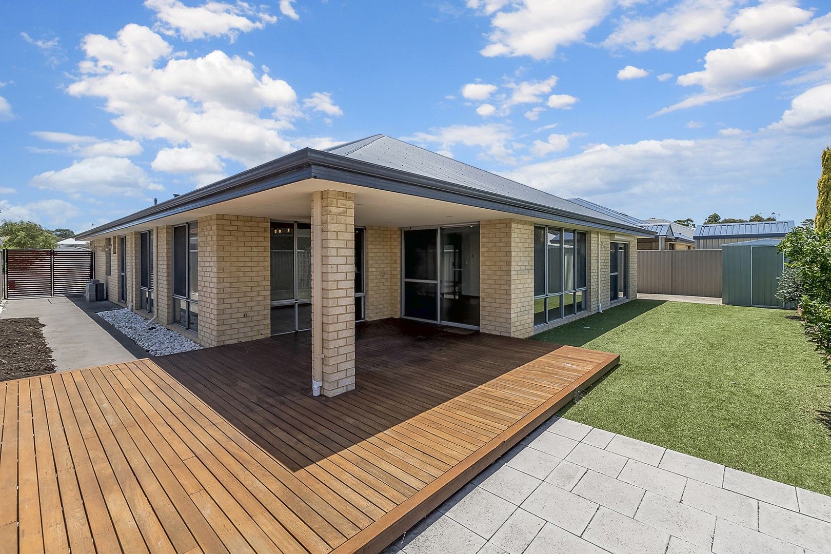 4 bedrooms House in 16 Jutland Avenue BALDIVIS WA, 6171