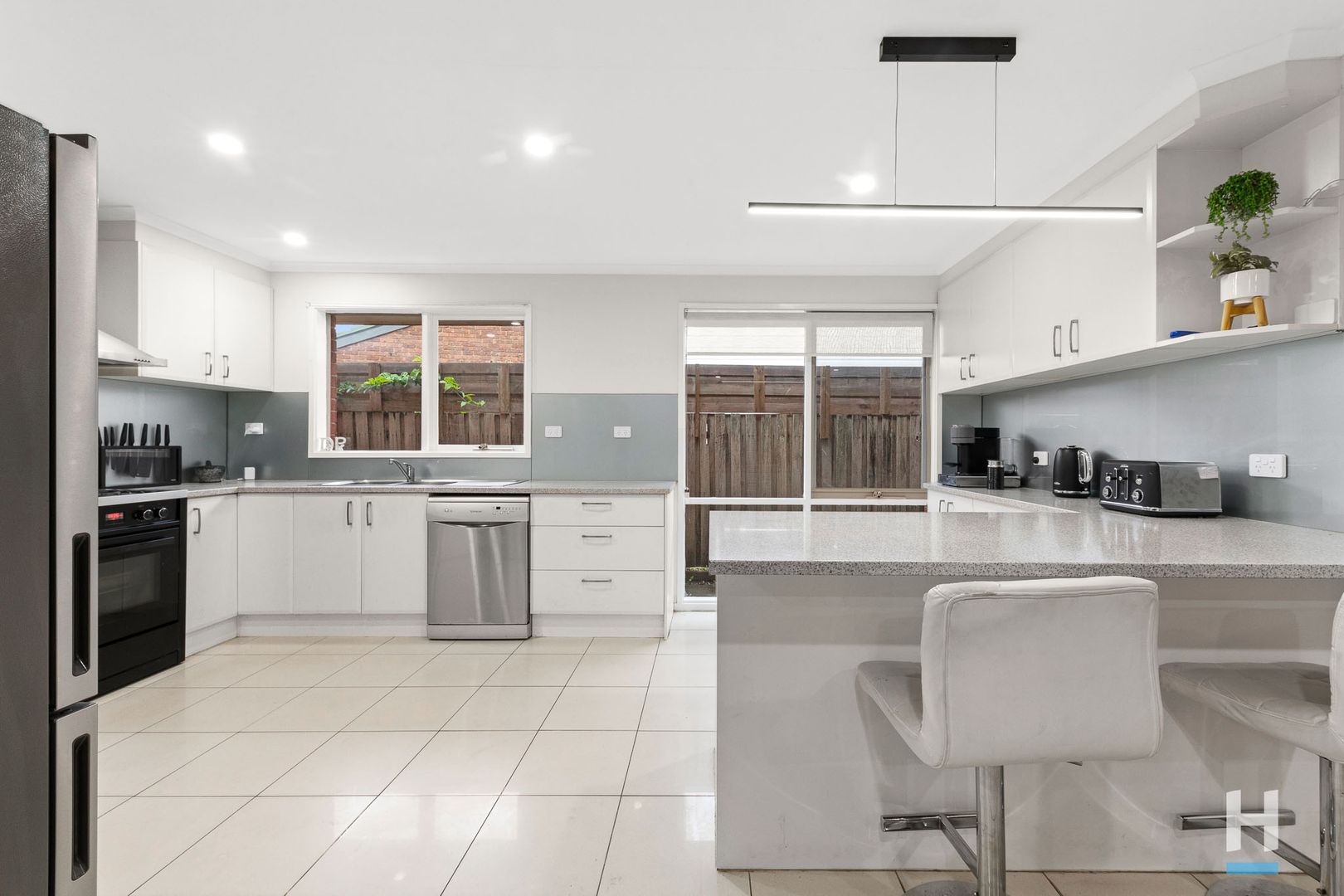 47 Strong Drive, Hampton Park VIC 3976, Image 2