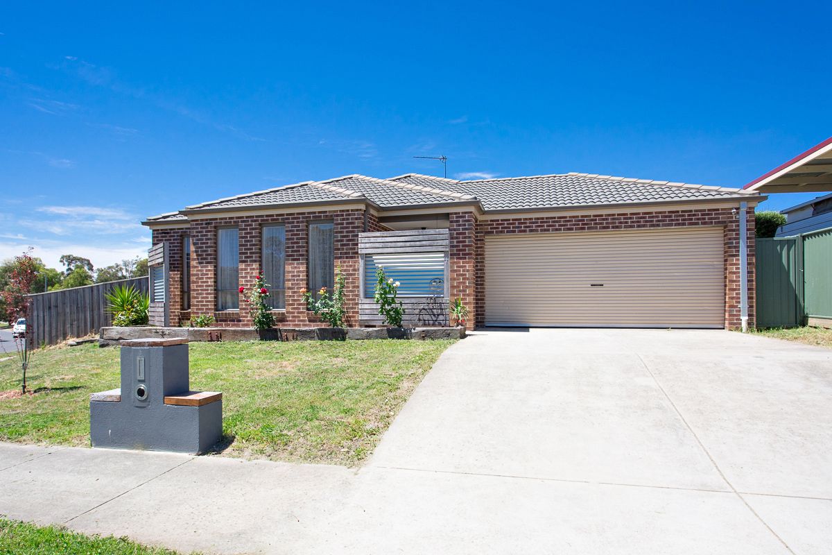 4 Brookside Drive, Mount Clear VIC 3350, Image 0