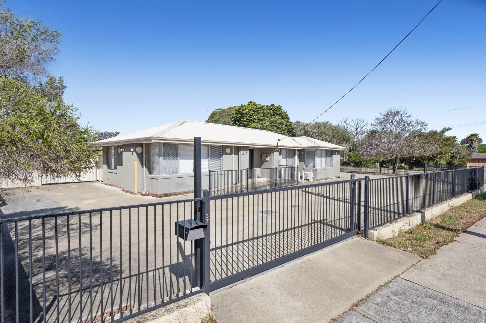 4 bedrooms House in 37 Anstruther Road MANDURAH WA, 6210
