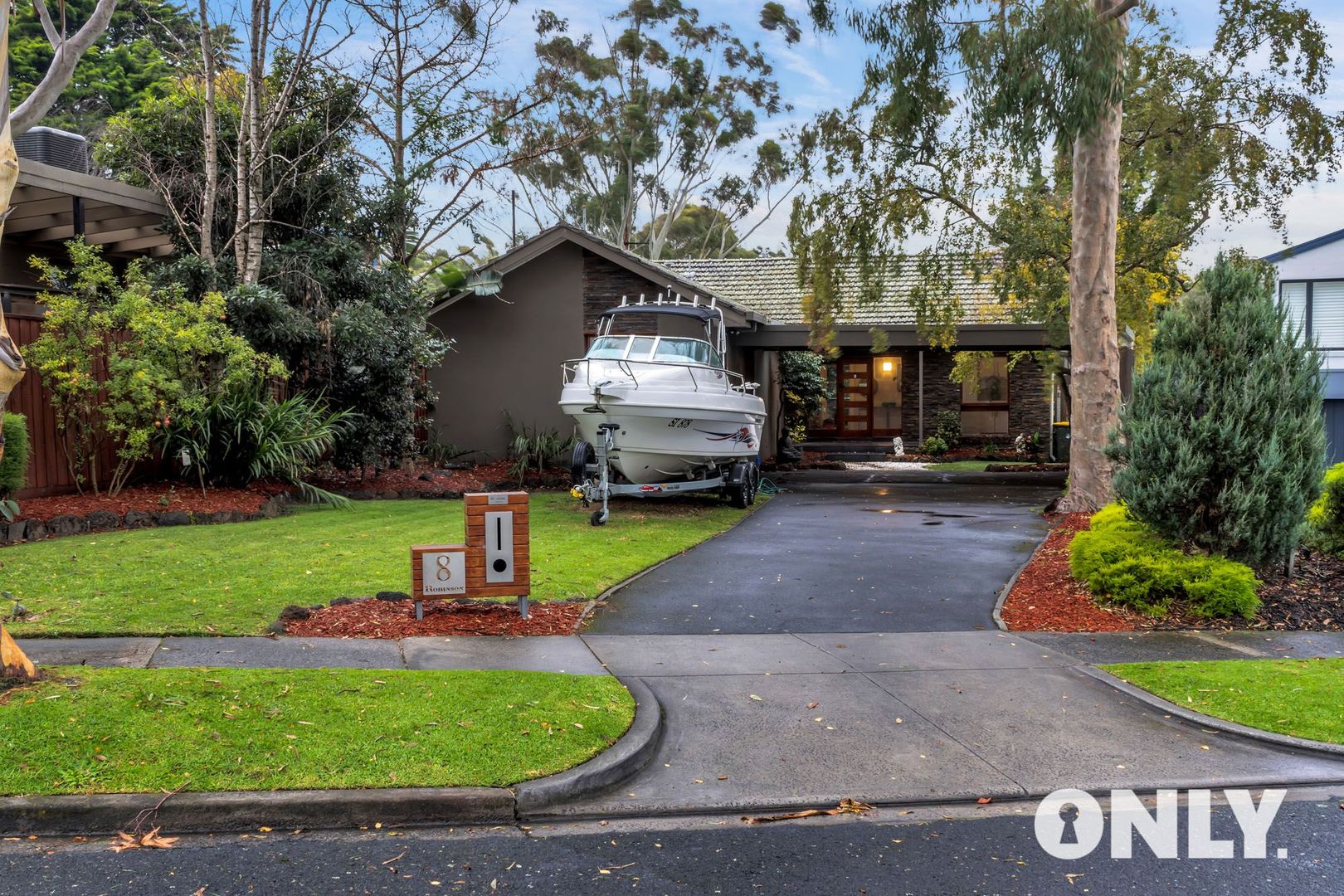 3 bedrooms House in 8 Menzies Close FRANKSTON SOUTH VIC, 3199