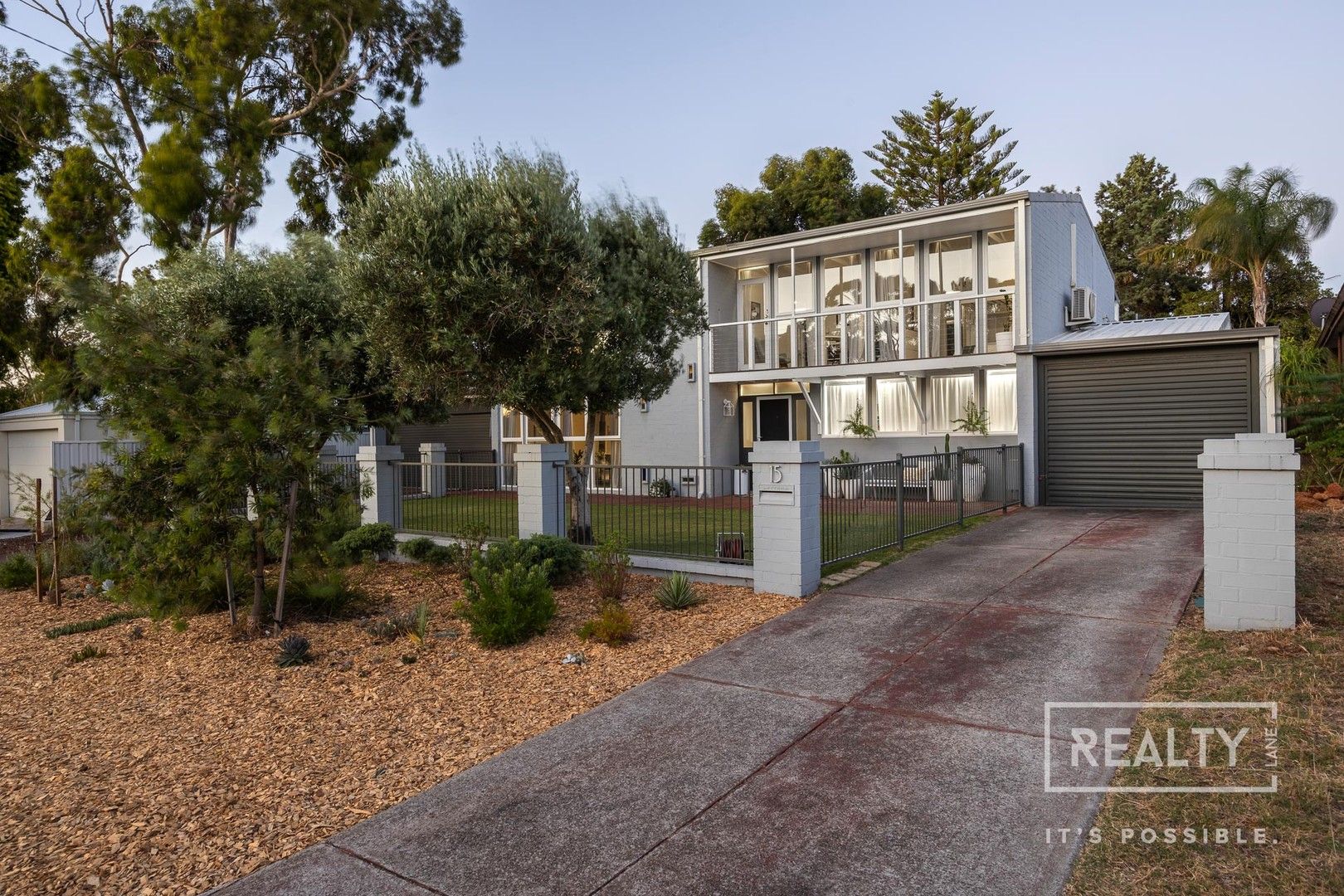 4 bedrooms House in 15 Winsham Road KARRINYUP WA, 6018
