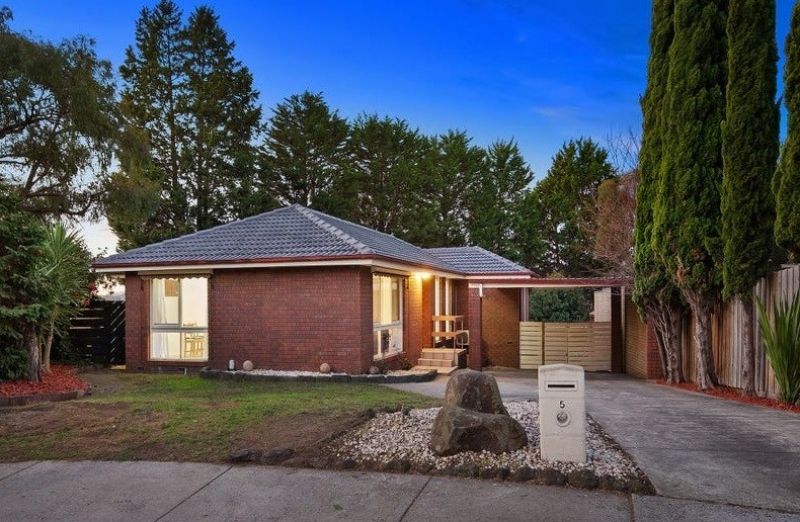 3 bedrooms House in 5 Portland Place ENDEAVOUR HILLS VIC, 3802